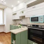 Hostly-Wood And Colors Rome Midtown-Just 7Min To Colosseum