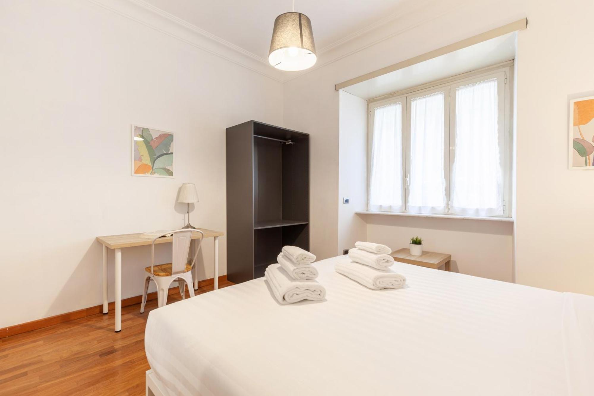 Hostly-wood And Colors Midtown-just 7min To Colosseum Apartment *