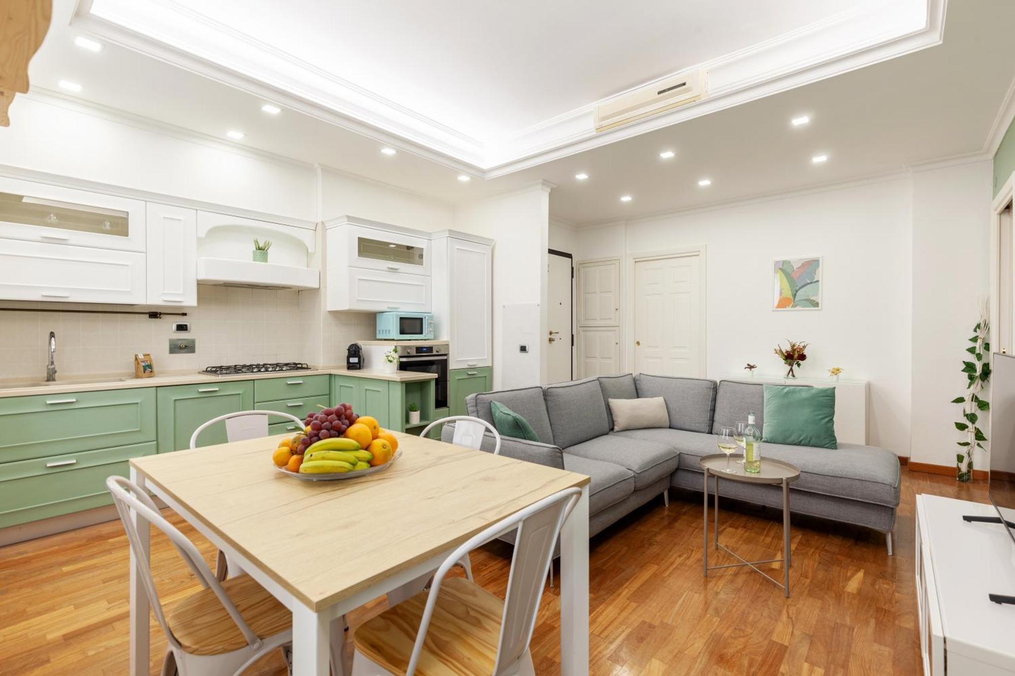 Hostly-wood And Colors Midtown-just 7min To Colosseum Apartment