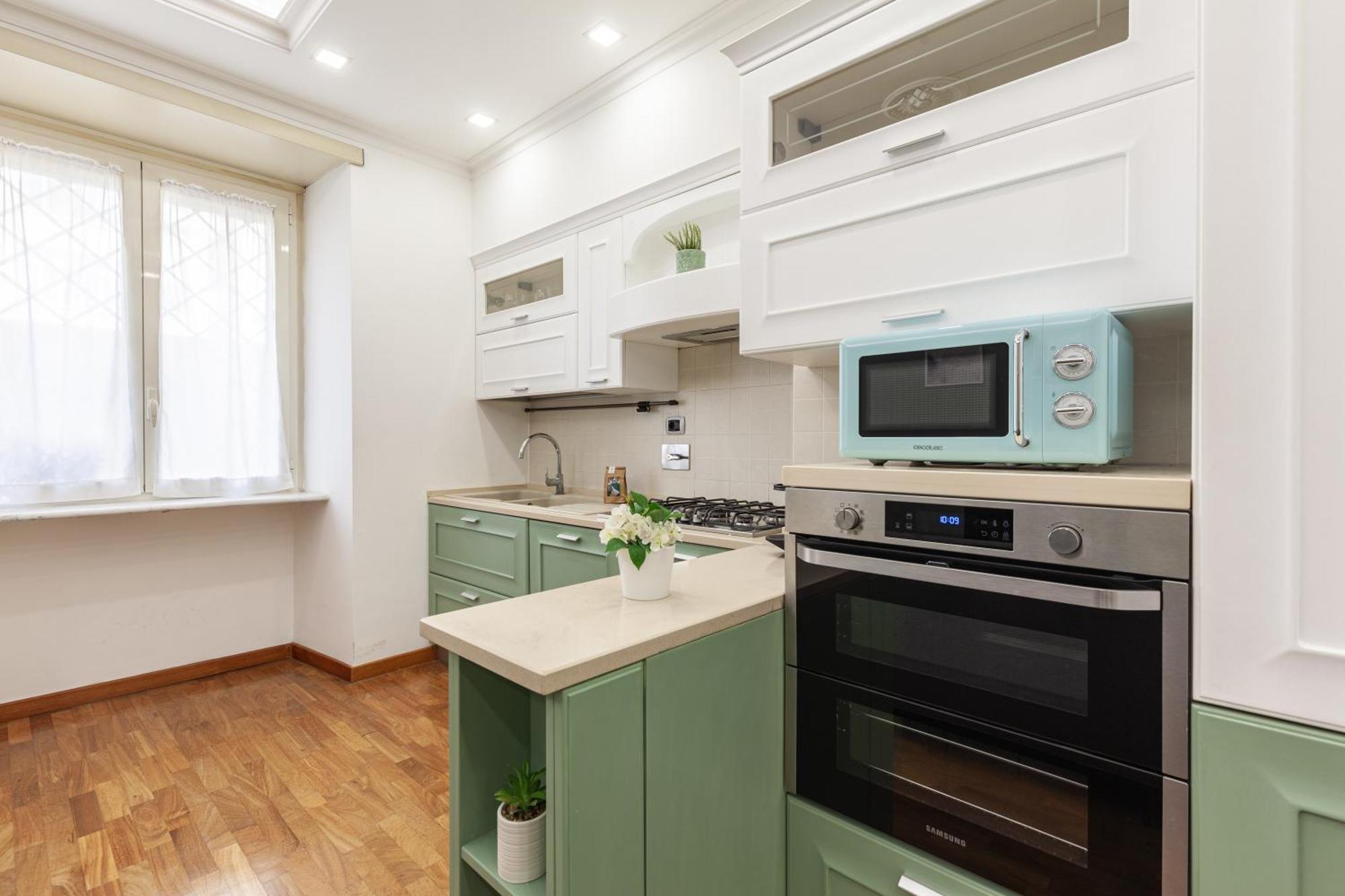 Hostly-wood And Colors Midtown-just 7min To Colosseum Apartment *