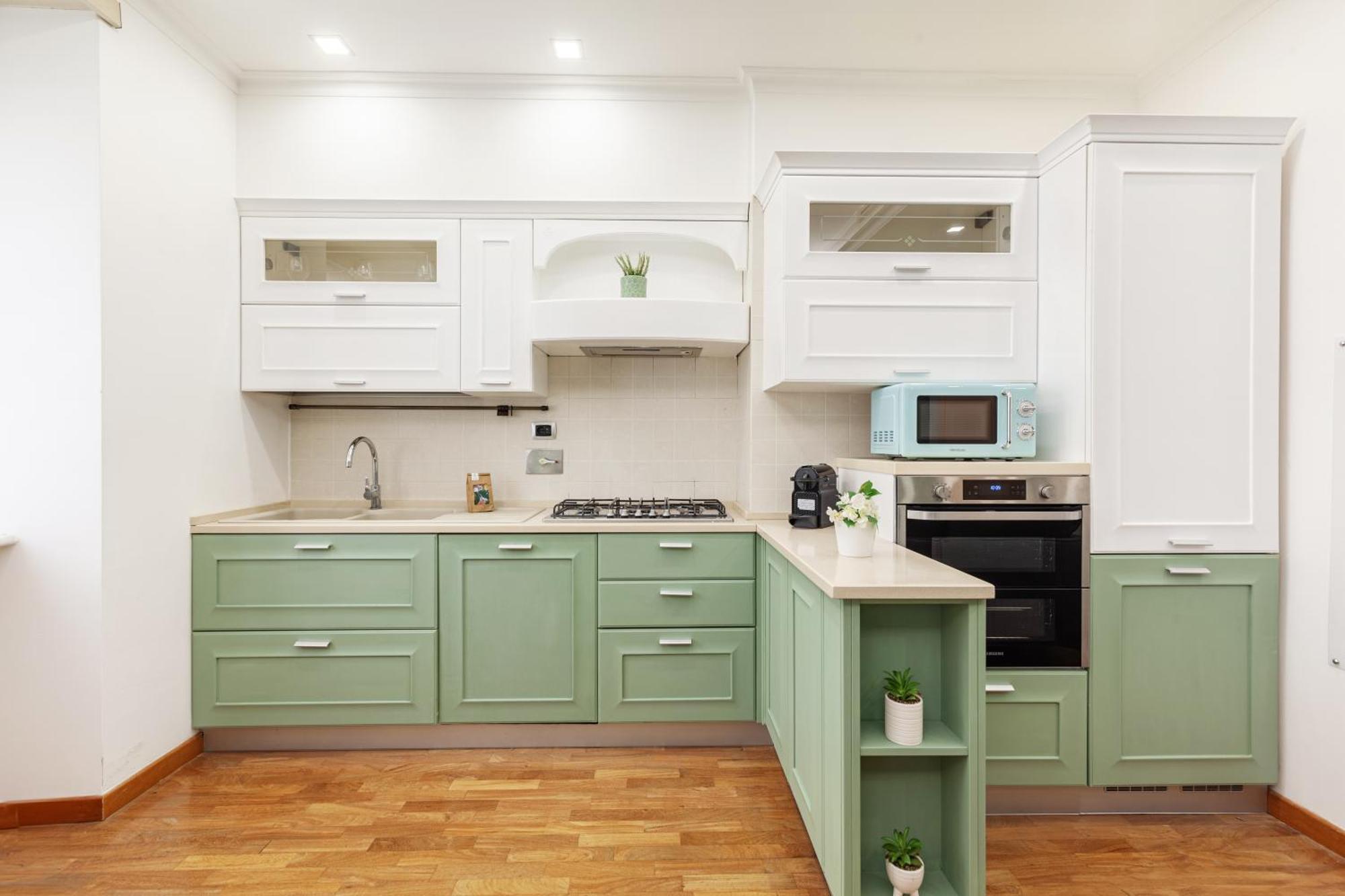 Hostly-wood And Colors Midtown-just 7min To Colosseum Apartment *