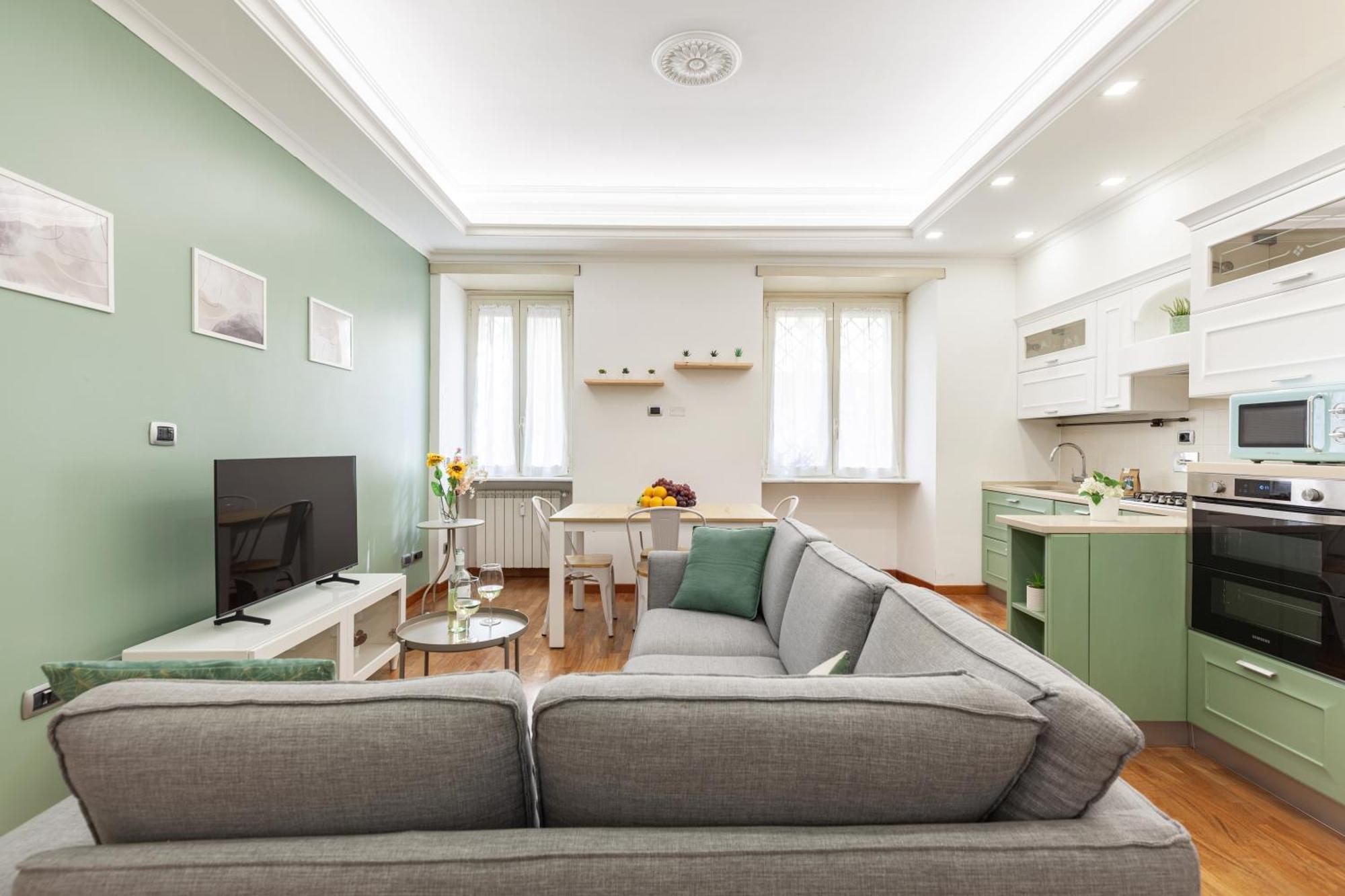 Hostly-wood And Colors Midtown-just 7min To Colosseum Apartment *
